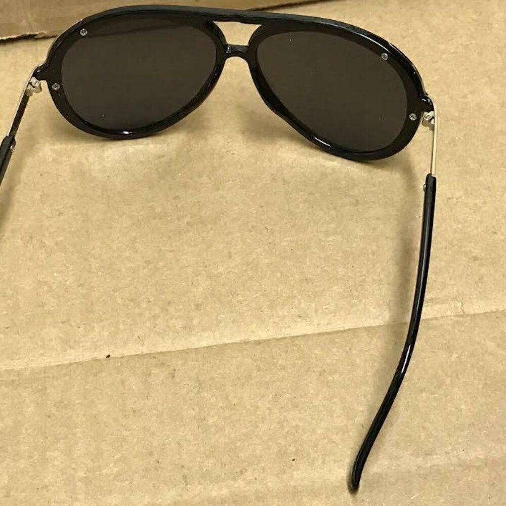 Vogue Designer Sunglasses With Original Zipper Hard-Shell Case View 3